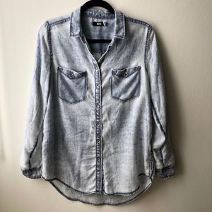 BDG BUTTON DOWN BLUE WASHED SHIRT